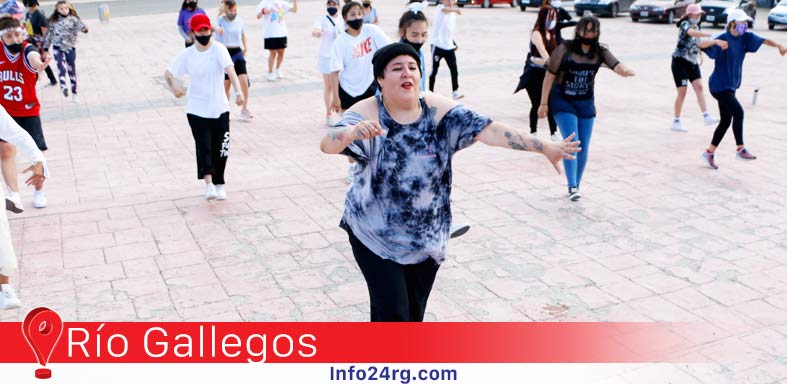 Continúan las clases de danzas sociales en El Orkeke