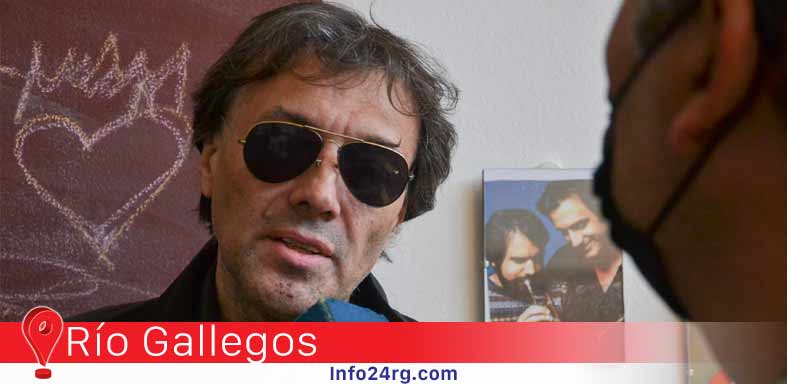 Mario Gómez y alumnos