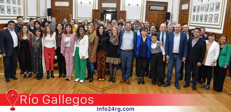 “Santa Cruz Abraza”