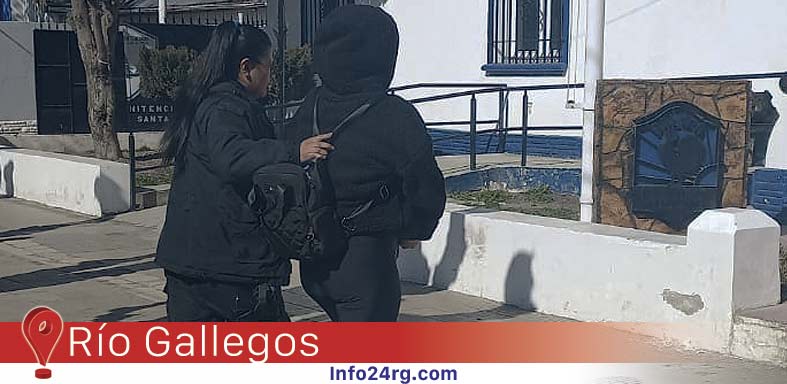 Mujer robó una cartera 