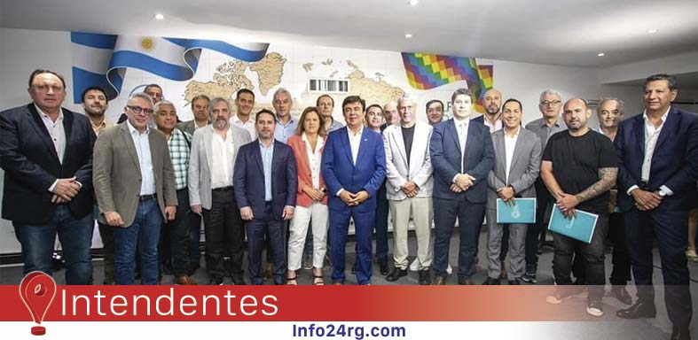 Intendentes presentan amparo en contra del DNU del Presidente Javier Milei