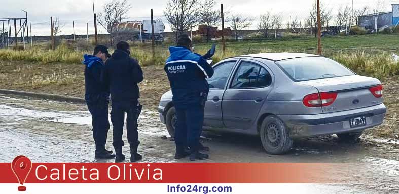 dejó su auto en marcha y se lo robaron