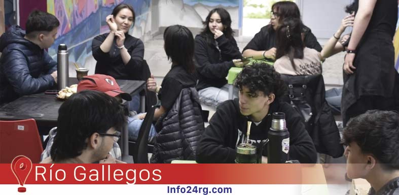 Desconectados: Solo con mate y juegos la juventud "galleguense" cierra el año