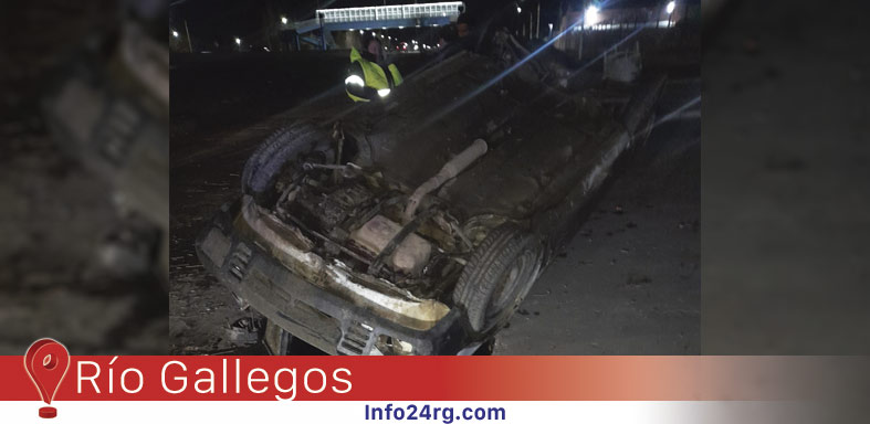 borracho volcó su auto a metros de su casa