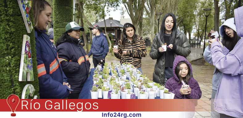 Vecinas de Río Gallegos se llevan a casa plantines como regalo verde en el Día de la Mujer