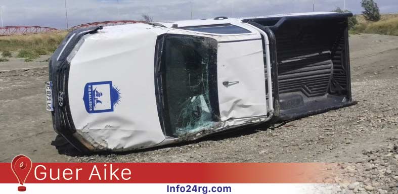 Accidente en Guer Aike: vehículo oficial vuelca por el viento, sin heridos graves