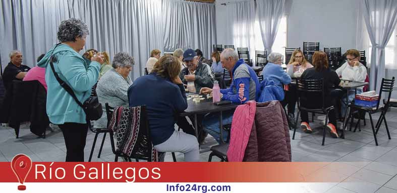 Una tarde divertida: Adultos mayores disfrutaron de un campeonato de burako y actividades recreativas