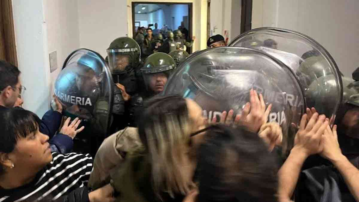 Motosierra para el sector nuclear: echaron trabajadores de la CNEA y crece el conflicto gremial