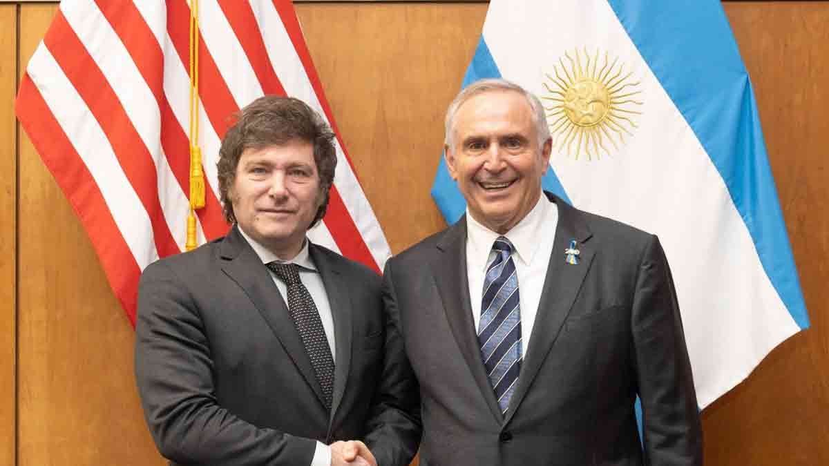 Milei a pocos pasos de lograr la entrega del territorio Argentino