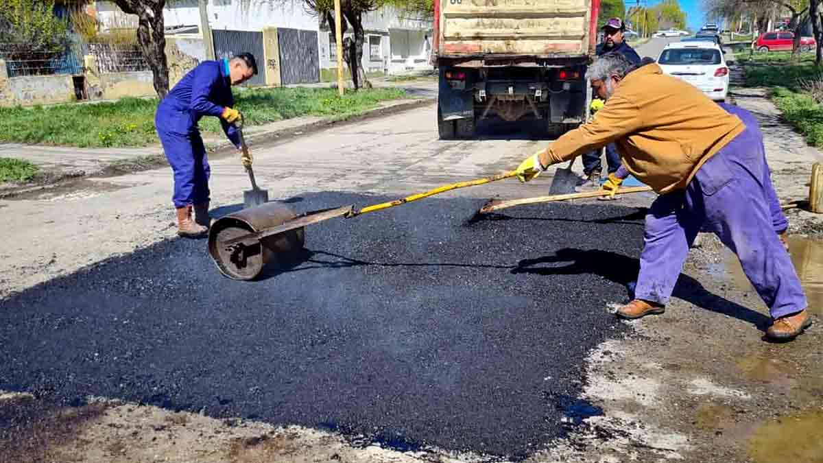 Río Gallegos continúa con el plan de bacheo en distintos puntos de la ciudad