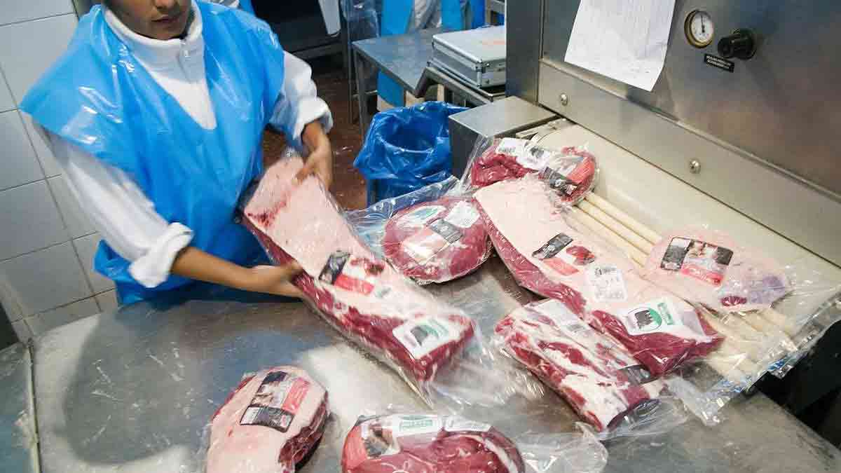 Menos carne en la mesa: el consumo interno tocó un nuevo piso