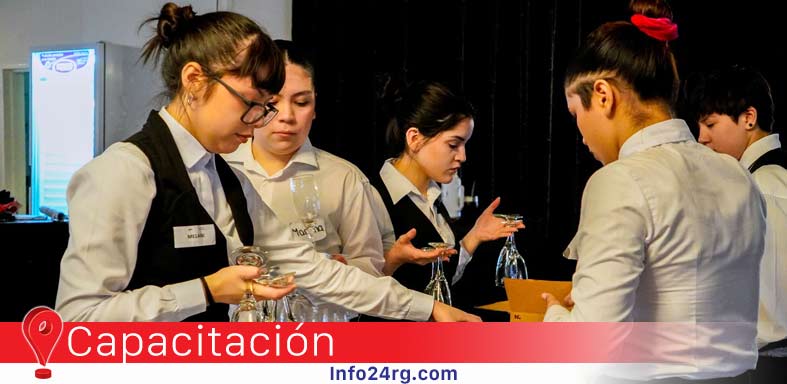 Más de 40 jóvenes se forman como mozos 