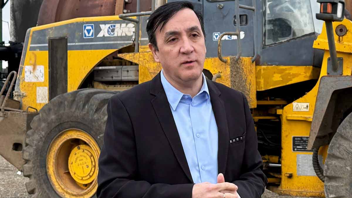 Pablo Grasso lanzó un plan intensivo de bacheo y pone en marcha la planta de asfalto
