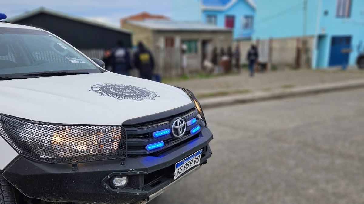 Tensión en Pasaje Rogolini: negociadores y el GOE intervinieron ante un hombre atrincherado